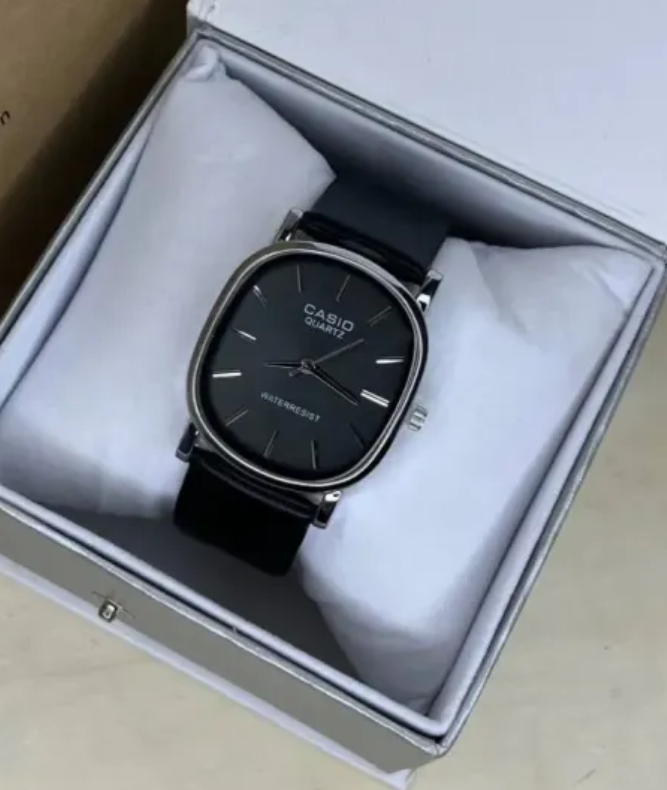 Swiss Quartz Leather Wristwatch
